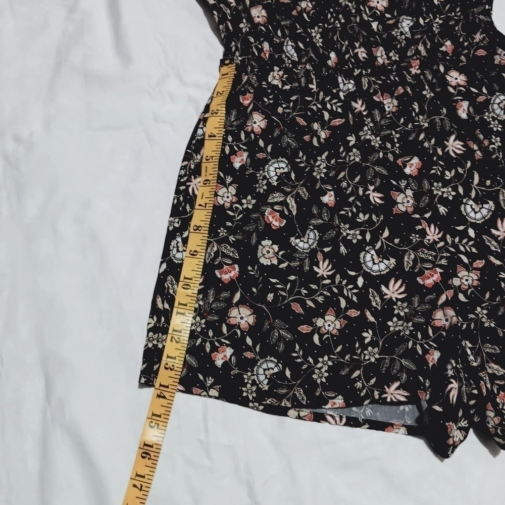 3 X$25. Old Navy Multicolor hole back romper with pockets and elastic waist Sz S - Picture 13 of 14